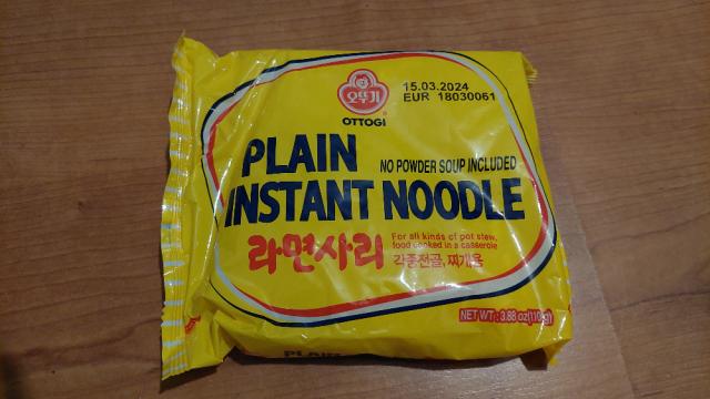 Plain Instant Noodles by Jini42 | Uploaded by: Jini42