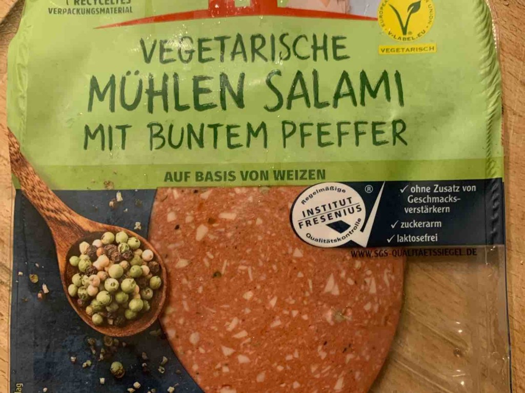 Vegetarische Mühlen Salami mit buntem Pfeffer von Reiuksa | Hochgeladen von: Reiuksa