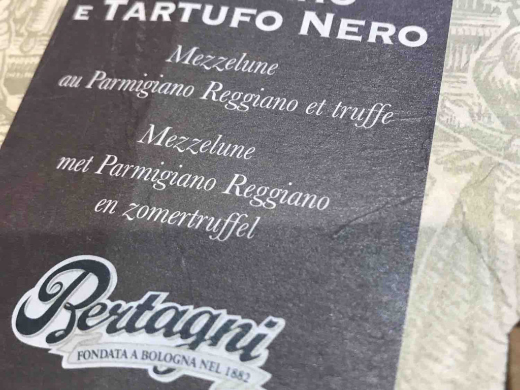 Mezzelune al Parmigiano e Tartufo Nero von Murrr | Hochgeladen von: Murrr