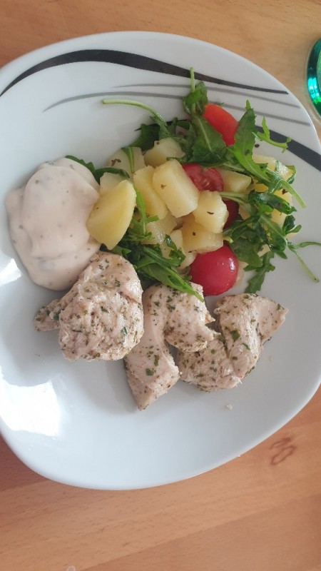 Hähnchen mit warmem Kartoffelsalat von campisinicole242 | Hochgeladen von: campisinicole242