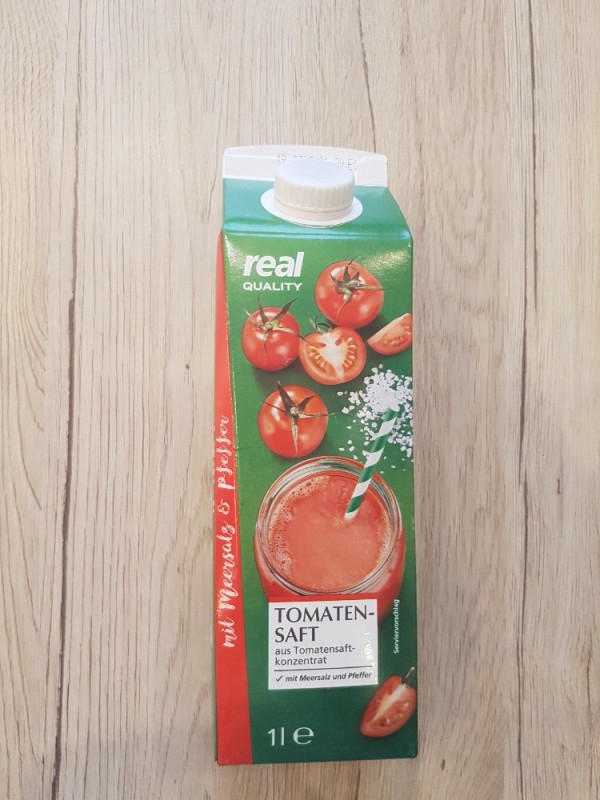 Tomatensaft, aus Tomatensaftkonzentrat mit Meersalz und Pfeff vo | Hochgeladen von: aj.maverickweb.de