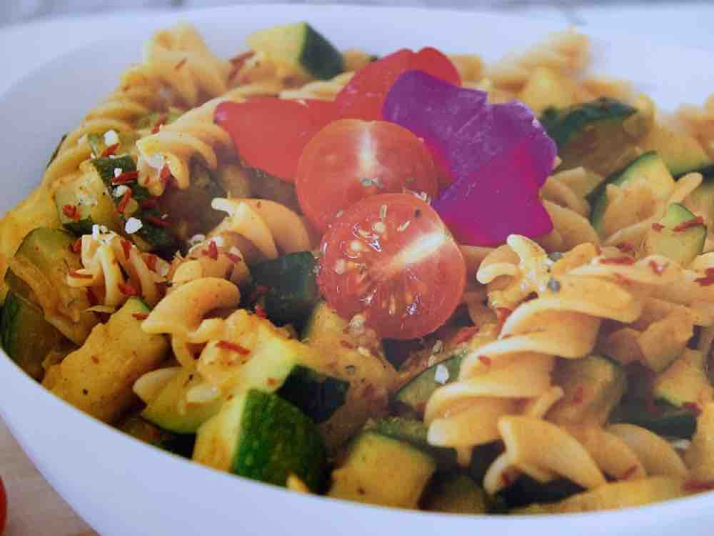 Zucchini Curry Pasta von FitnessJulia | Hochgeladen von: FitnessJulia