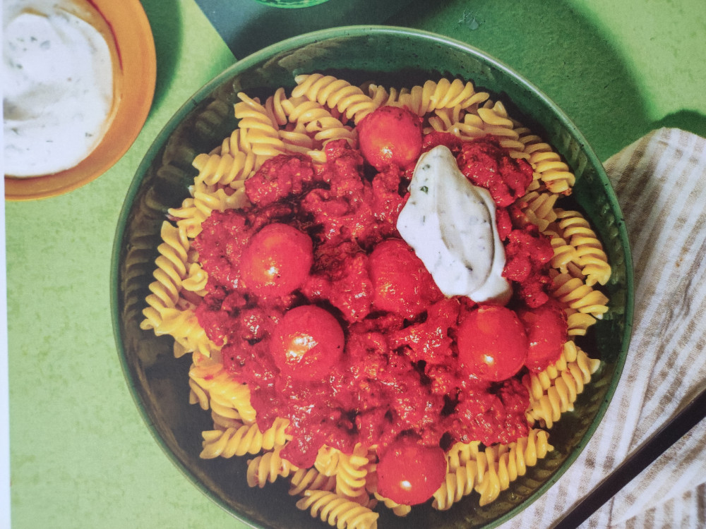 Türkische Rinderhackfleisch-Pasta, in Mezze-Tomatensoße mit Münz | Hochgeladen von: sa.my_le