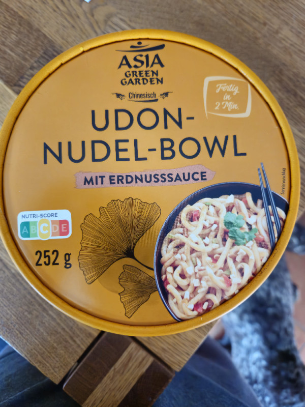 UDON NUDEL-BOWL MIT ERDNUSSSAUCE von dennissueren218 | Hochgeladen von: dennissueren218