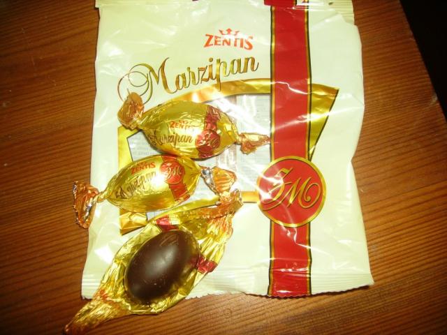 Marzipan-Ei, mit Schokolade überzogen | Hochgeladen von: hallo.susi