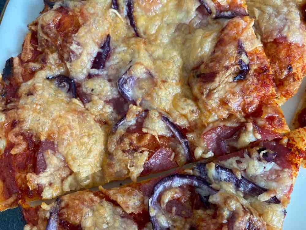 Pizza Salami (Selbst gemacht) von tigerblume | Hochgeladen von: tigerblume