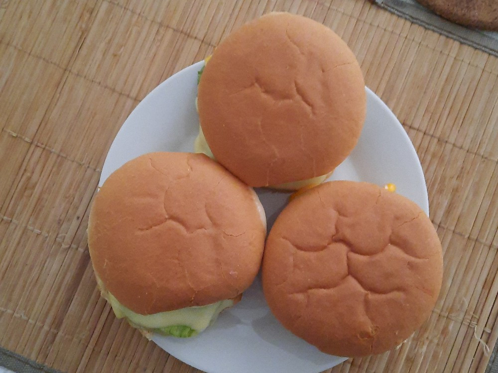Burger mit Wurst statt Koteletts, von Familie, Geflügel, von le | Hochgeladen von: lera.lplaV Burger mit Wurst statt Koteletts, von Familie, Geflügel, von le | Hochgeladen von: lera.lplaV