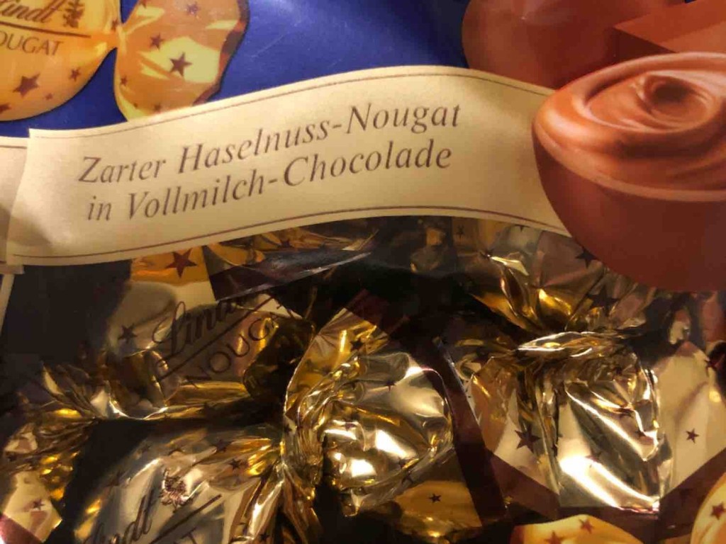 Lindt, Lindt Nougat, zartes Haselnuss-Nougat in Vollmilch-Chocolade ...