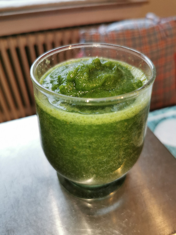 grüner Power Smoothie, Gurke, Apfel, Spinat, Ingwer, Limettensaf | Hochgeladen von: Stella Falkenberg