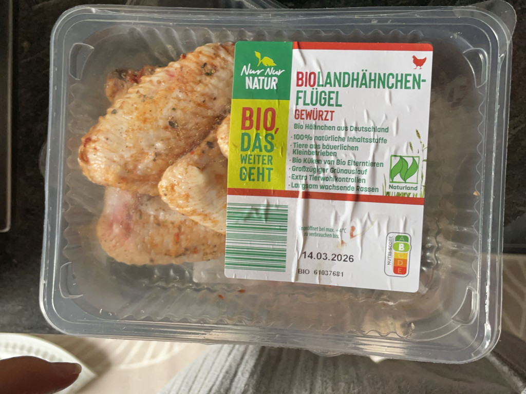 Hochgeladen von: sarahgiuli