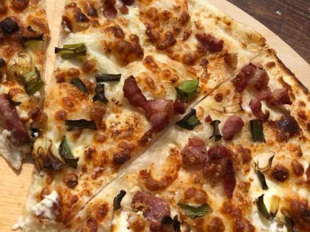 Flammkuchen, speck,käse und creme fraiche von fassianalexsndra | Hochgeladen von: fassianalexsndra