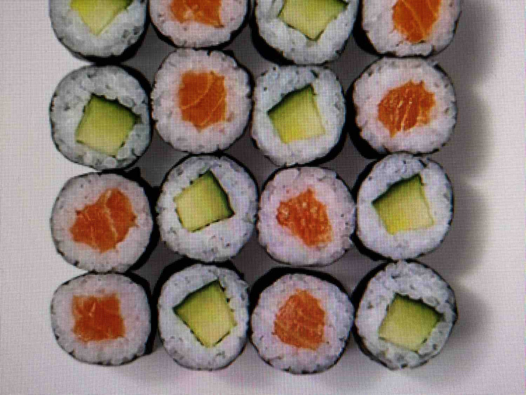 EAT HAPPY Maki Mix Gross Lachs Gurke von MFurtwängler | Hochgeladen von: MFurtwängler