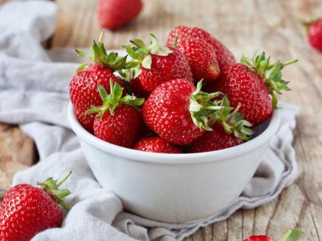 Erdbeeren von leonievictoriakub | Hochgeladen von: leonievictoriakub Erdbeeren von leonievictoriakub | Hochgeladen von: leonievictoriakub