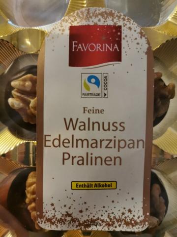 Edelmarzipan-Walnuss-Pralinen, dunkle Schokolade von Diana4988 | Hochgeladen von: Diana4988