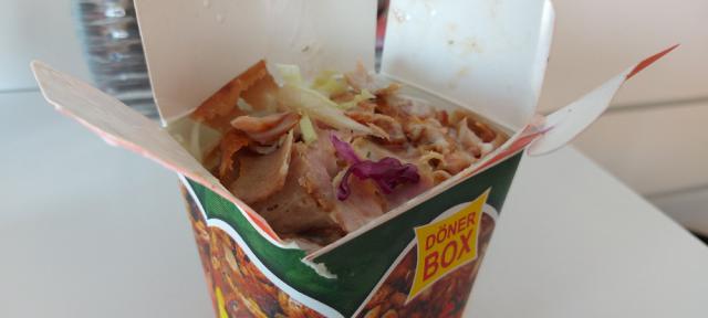 Döner-Box mit Hähnchen, Salat und Soße (ohne Pommes) von Selin15 | Hochgeladen von: Selin157