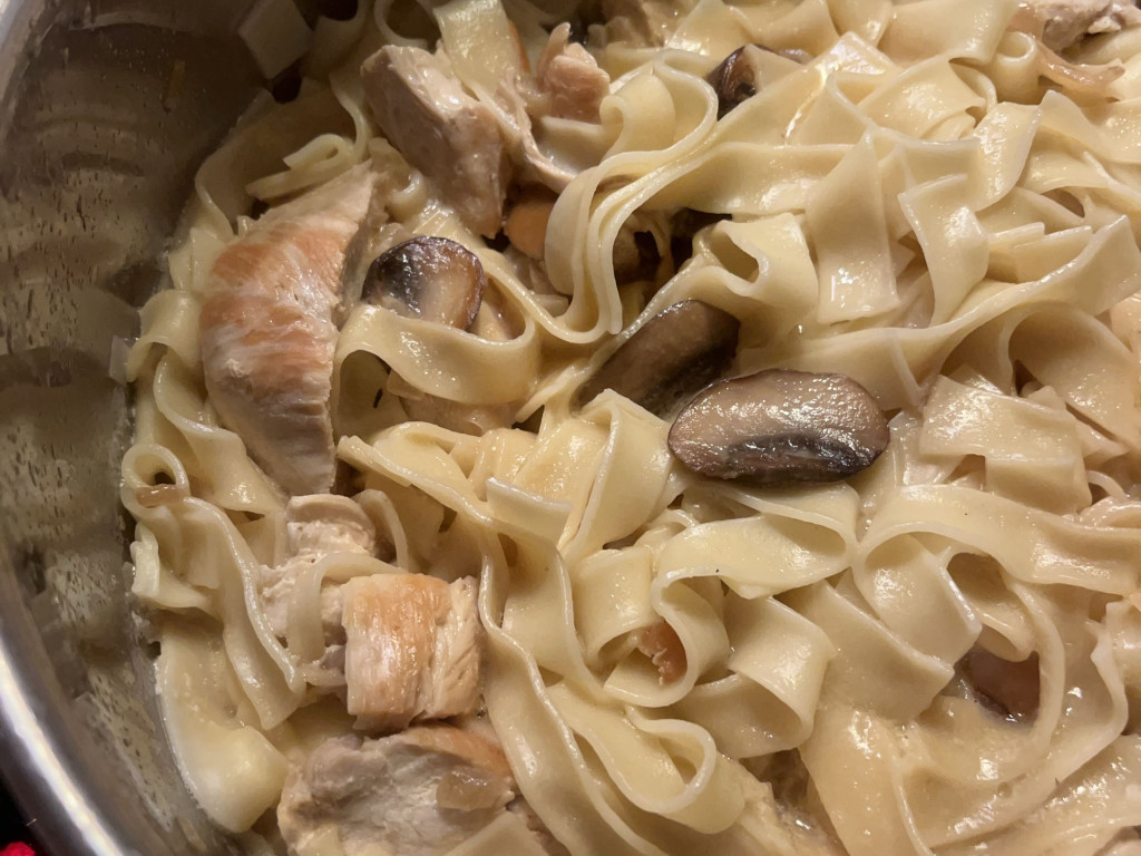 Putengeschnetzeltes mit Bandnudeln und Champignons von liudmila7 | Hochgeladen von: liudmila79 Putengeschnetzeltes mit Bandnudeln und Champignons von liudmila7 | Hochgeladen von: liudmila79