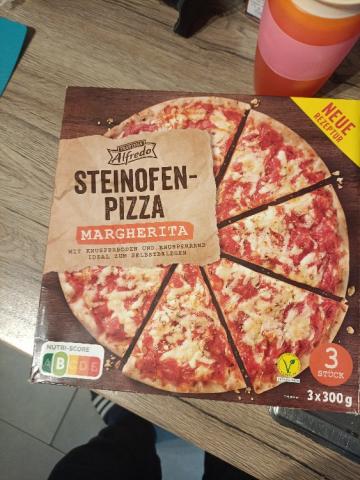 Steinofen Pizza Margherita by assanmbye1990877 | Uploaded by: assanmbye1990877