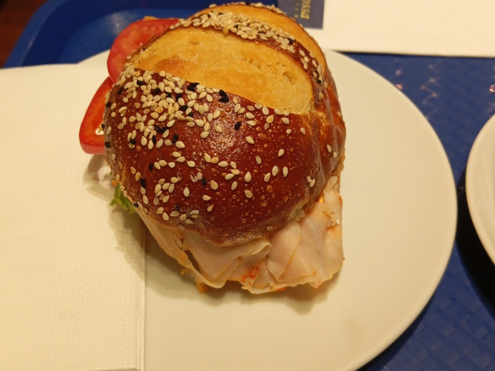 turkey sandwich with pretzel bun, 6 by Indiana 55 | Hochgeladen von: Indiana 55 turkey sandwich with pretzel bun, 6 by Indiana 55 | Hochgeladen von: Indiana 55