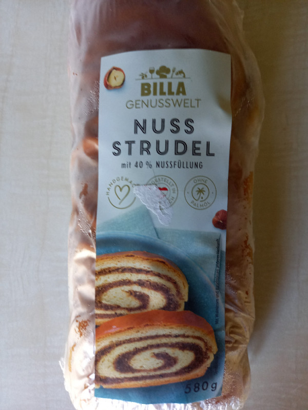 Nuss Strudel mit 40% Nussfüllung, feines Hefegebäck von MarHö | Hochgeladen von: MarHö