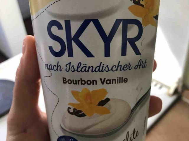 Skyer, Bourbon Vanille by stellacovi | Uploaded by: stellacovi
