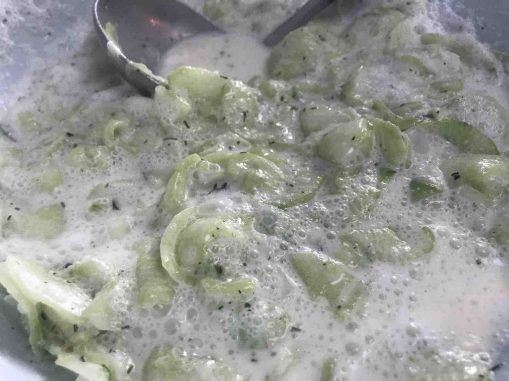 Mizeria, Salatgurke mit saurer Sahne und Zwiebeln von AnMu1973 | Hochgeladen von: AnMu1973