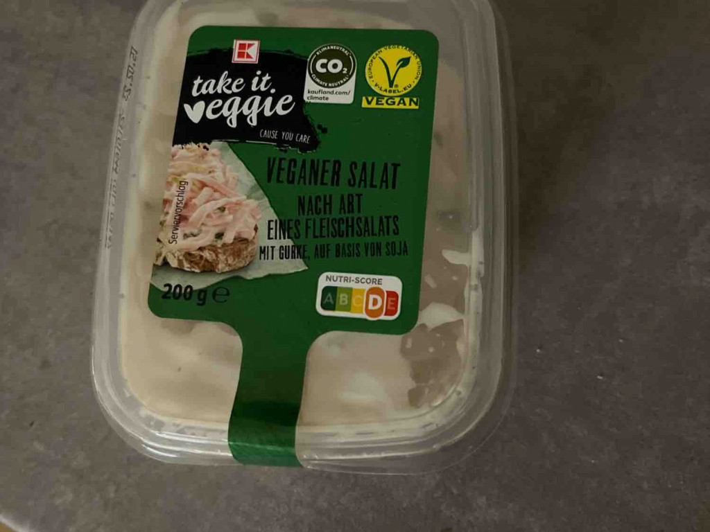 Veganer Salat nach Art eines Fleischsalates, mit Gurke, auf Basi | Hochgeladen von: Tobolino22