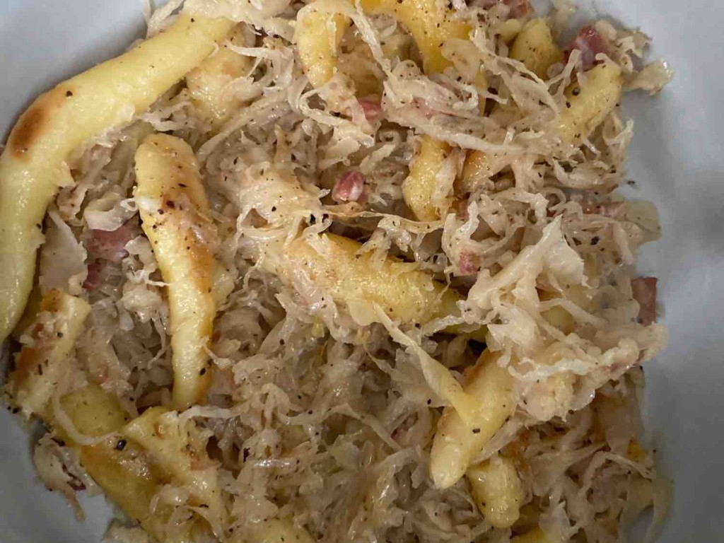 Schupfnudeln mit Kraut, Speck, Sauerkraut,  von ebru13 | Hochgeladen von: ebru13