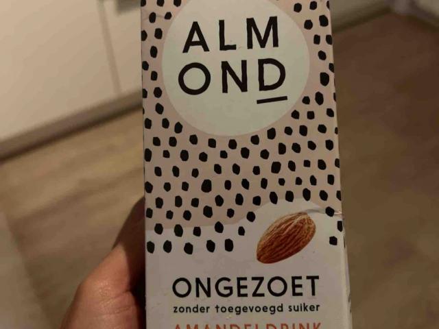 Almond milk by vaneweezer | Hochgeladen von: vaneweezer