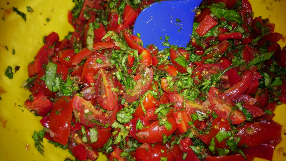 The_bastards Tomaten Paprika Salat, mit Basilikum und kalt gepr. | Hochgeladen von: thebastard75