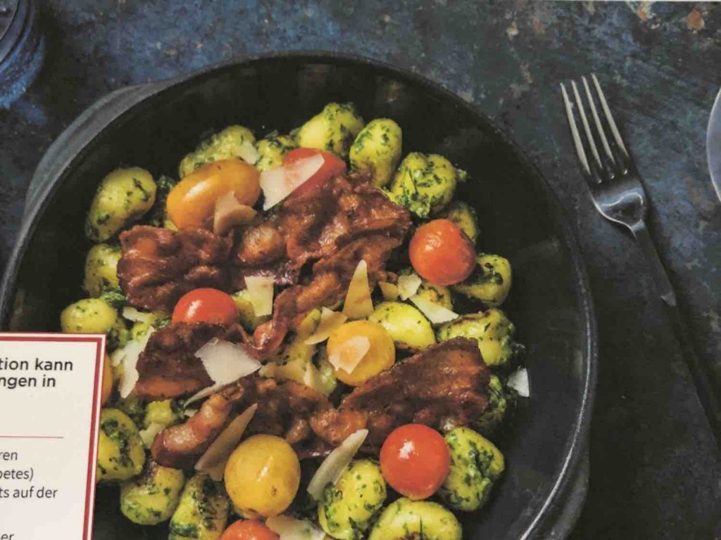 Gnocchi mit Bärlauch-Kürbiskern-Pesto,, knusprig Bacon und dreif | Hochgeladen von: alexandermilker875