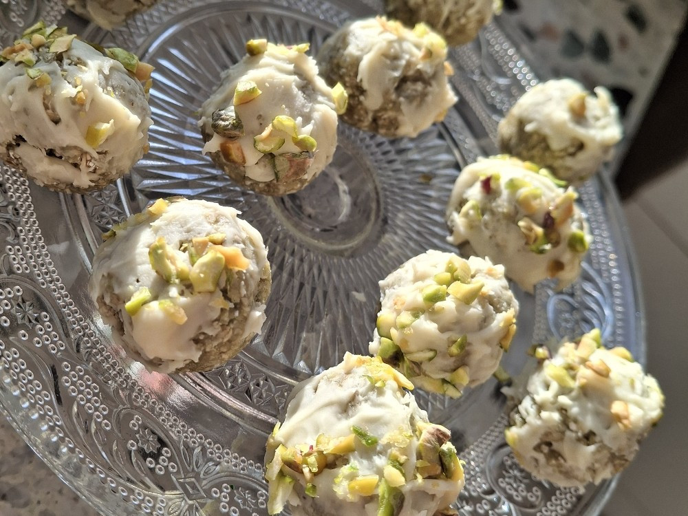 Pistachio Pralinen, by Antonella von Campbell | Hochgeladen von: Campbell Pistachio Pralinen, by Antonella von Campbell | Hochgeladen von: Campbell