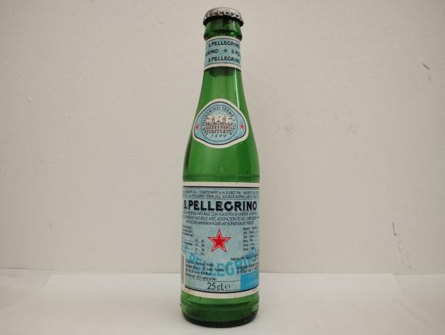 S. Pellegrino - Natürliches Mineralwasser mit Kohlensäure verset | Hochgeladen von: micha66/Akens-Flaschenking