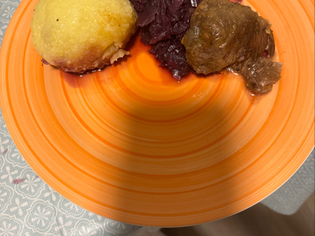 Hirschbraten mit Rotkraut und Kloß von ARNA050524 | Hochgeladen von: ARNA050524 Hirschbraten mit Rotkraut und Kloß von ARNA050524 | Hochgeladen von: ARNA050524
