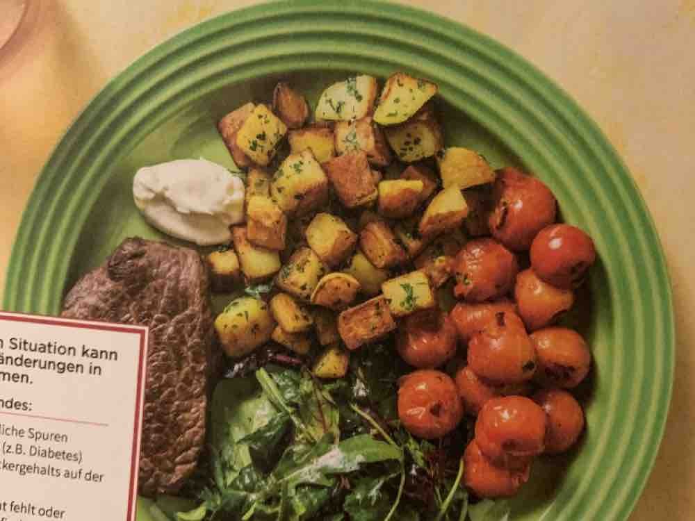 Rindersteak mit Geschmorten Tomaten, einem frischen Salat und Ka | Hochgeladen von: bergjens