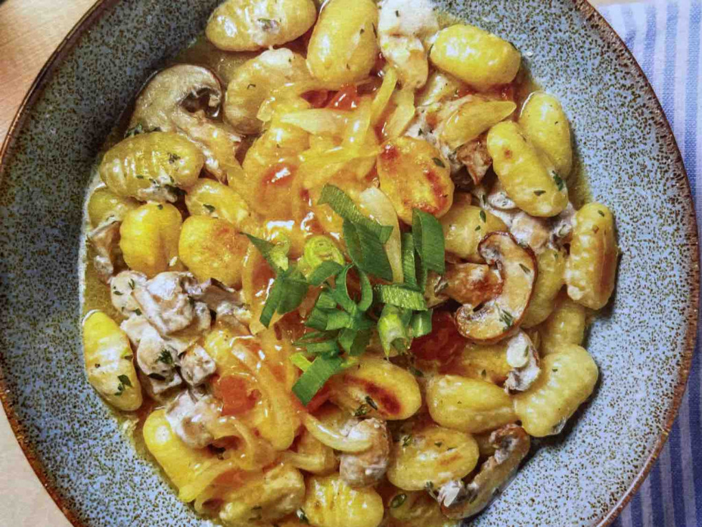 Gnocchi in cremiger Ziegenkäsesauce, mit Aprikosen-Zwiebel-Chutn | Hochgeladen von: BiancaSeidl