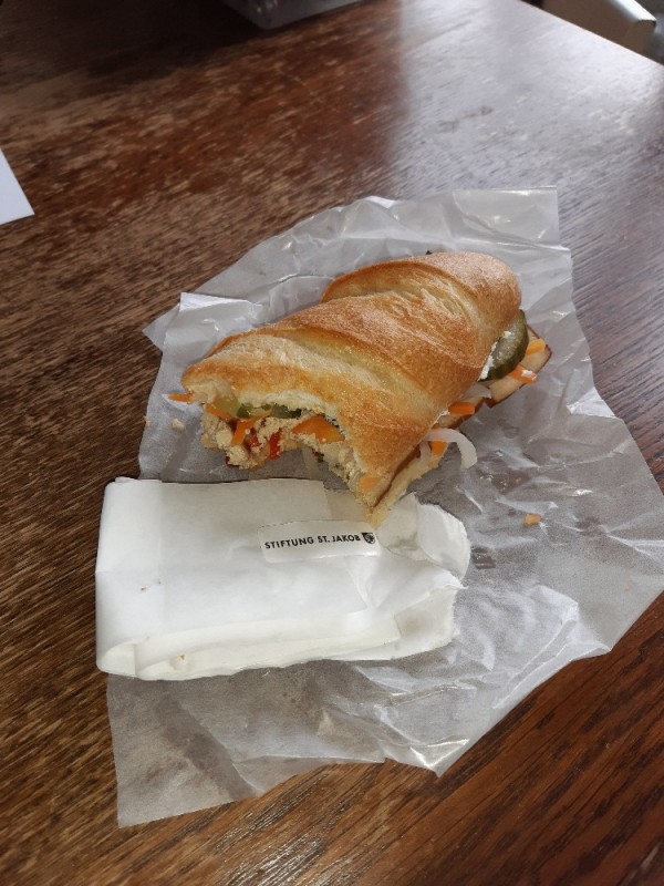 Baguette Bánh m Tofu NS, vegan, 1 Sandwiche = ca. 300g von Alala | Hochgeladen von: Alalati