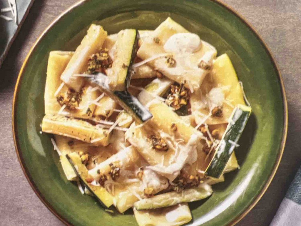 Paccheri mit Pistazien-Gremolata, in zitroniger Sahnesoße, dazu  | Hochgeladen von: IBastiI