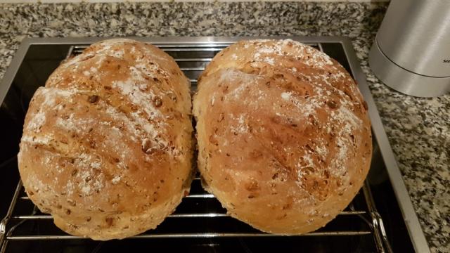 Mischbrot selbstgebacken | Hochgeladen von: reg.