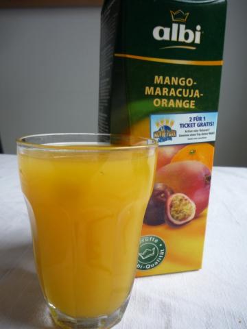 Mango-Maracuja-Orange Saft, mit Glas | Uploaded by: pedro42
