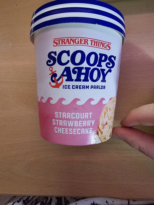 Scoops Ahoy (Strawberry Cheesecake) von SpookyEnder | Hochgeladen von: SpookyEnder