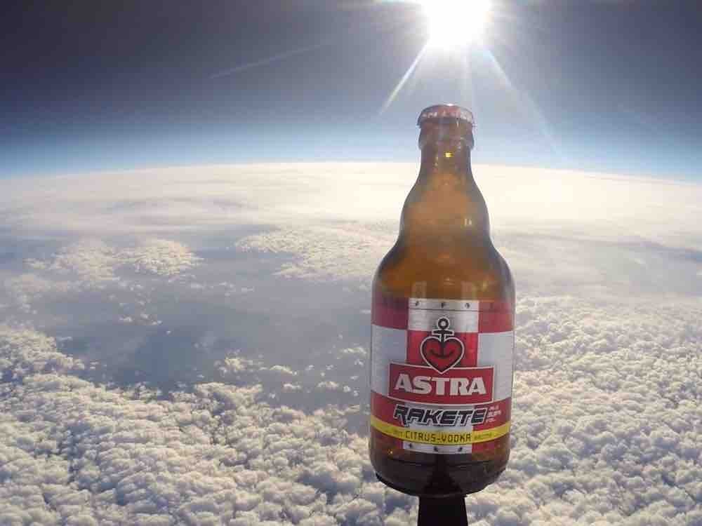 Astra Rakete, 5,9% alcohol by Sebiwashere | Hochgeladen von: Sebiwashere