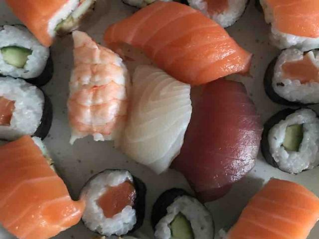 Mixed  Box large, sushi von infoweb161 | Hochgeladen von: infoweb161