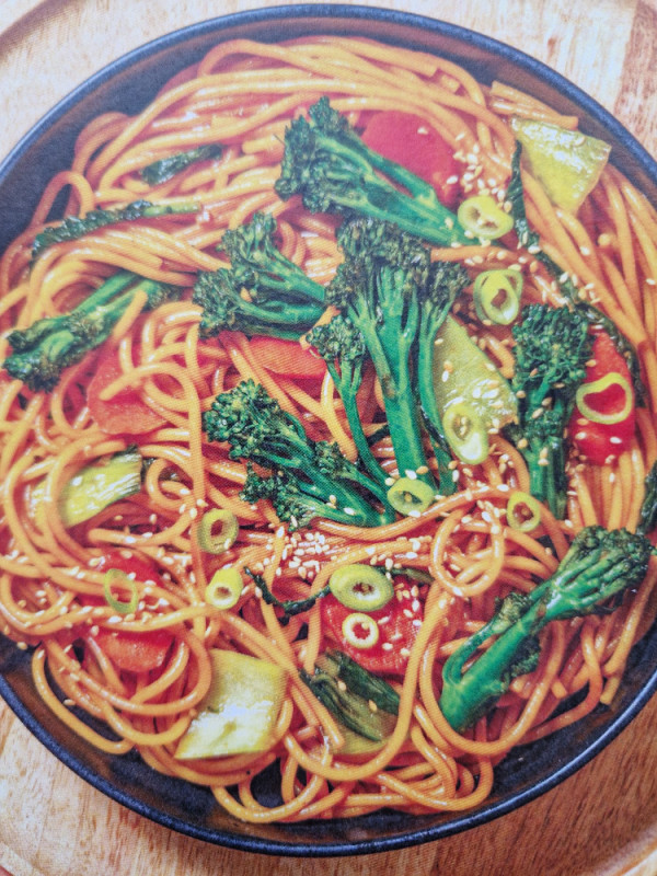 Gebratene Nudeln mit Pak Choi und Brokkolini, Spaghetti Chow Mei | Hochgeladen von: Merrique