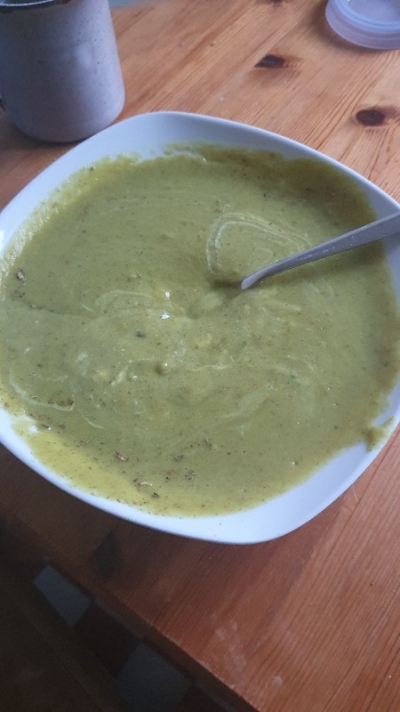 Broccoli-Cremesuppe, mit frischer Sahne von Benjahmin | Hochgeladen von: Benjahmin