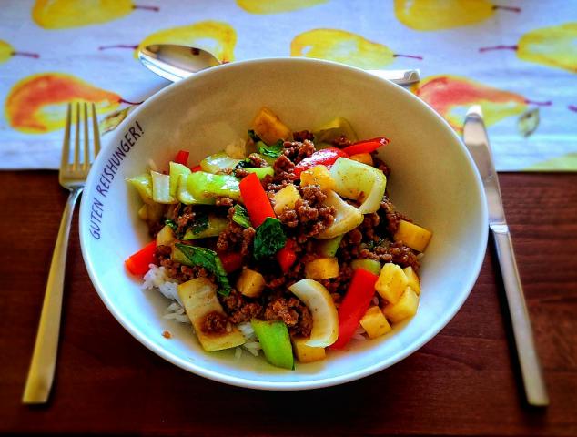 Asiatisches Rinderhackfleisch mit Pak Choi, (mit Spitzpaprika un | Hochgeladen von: Simple Man