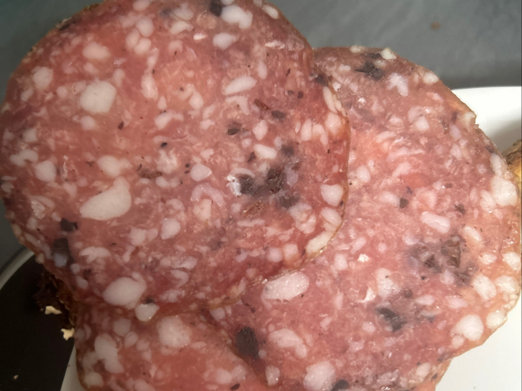 Salami mit schwarzen Oliven von Partyqueen | Hochgeladen von: Partyqueen Salami mit schwarzen Oliven von Partyqueen | Hochgeladen von: Partyqueen