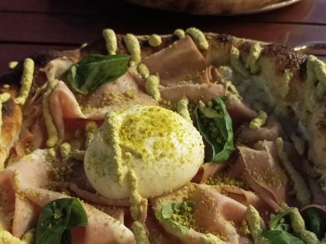 Pizza Pistacchio, Restaurant von moetreatsia | Hochgeladen von: moetreatsia Pizza Pistacchio, Restaurant von moetreatsia | Hochgeladen von: moetreatsia