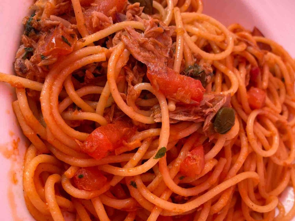Selbstgemacht, Spaghetti al tonno, mit Tomaten und Thunfisch Kalorien ...