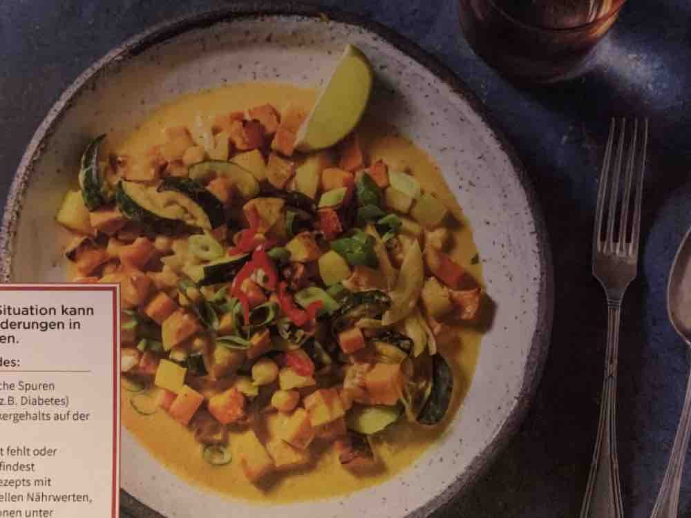 Veganes Massaman-Curry, mit Kichererbsen, Erdnuss-Kokos-Soße und | Hochgeladen von: bergjens