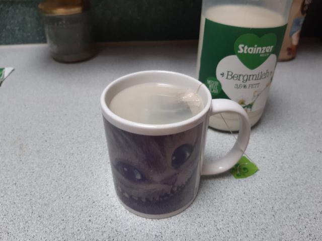 Schwarzer Tee mit Milch von Martina Sch. | Hochgeladen von: Martina Sch. Schwarzer Tee mit Milch von Martina Sch. | Hochgeladen von: Martina Sch.